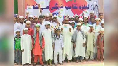 Lucknow: Madrasa students participate in Tricolour painting competition 