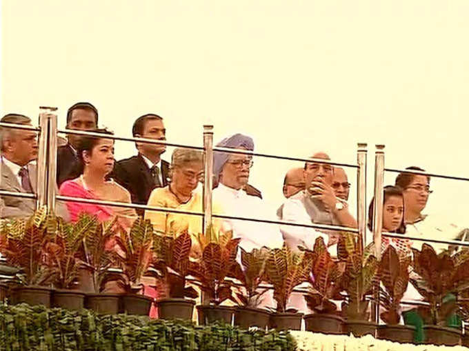 PM नरेंद्र मोदी ने लाल किले पर तिरंगा फहराया