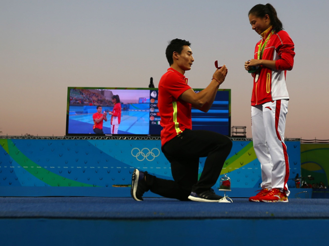 रियो ओलिंपिक: चीनी खिलाड़ी ने पोडियम पर किया गर्लफ्रेंड को प्रपोज