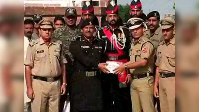 70th I-Day: BSF, Pak Rangers exchange sweets at Wagah border 