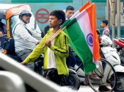 পতাকা থেকে ঝরে পড়ুক কিছু টগর ফুল