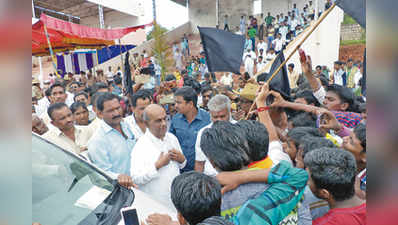 ಶಾಸಕರಿಗೆ ಮುತ್ತಿಗೆ: ಐವರ ಬಂಧನ, ಬಿಡುಗಡೆ