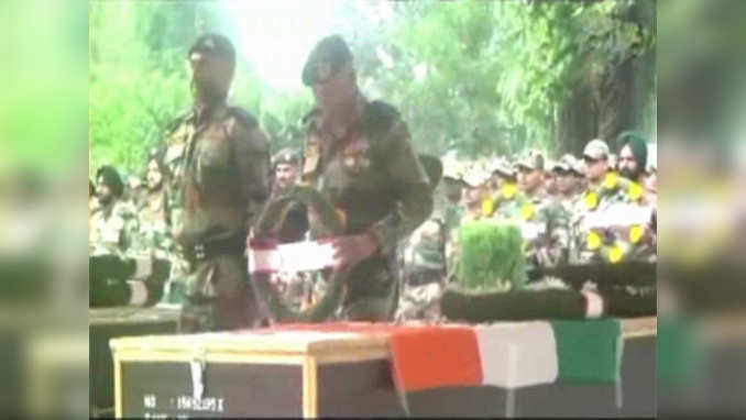 Baramulla terrorist attack: Wreath laying ceremony of two bravehearts held 