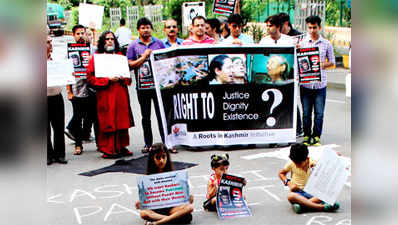 Kashmiri Pandits protest against separatists, militant groups 