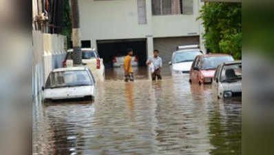 Heavy rains cripple Patna; Ganga swells, inundates houses 