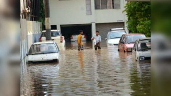 Heavy rains cripple Patna; Ganga swells, inundates houses 