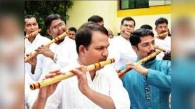 बदलापुर का मजहर बजाता है कृष्ण की बांसुरी