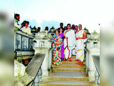 ಶೃಂಗೇರಿ ಪೀಠದಲ್ಲಿ ಮೈಸೂರು ರಾಜ ಕುಟುಂಬ ವಿಶೇಷ ಪೂಜೆ