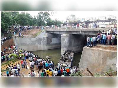 ఖమ్మం దగ్గర ఘోర బస్సు ప్రమాదం