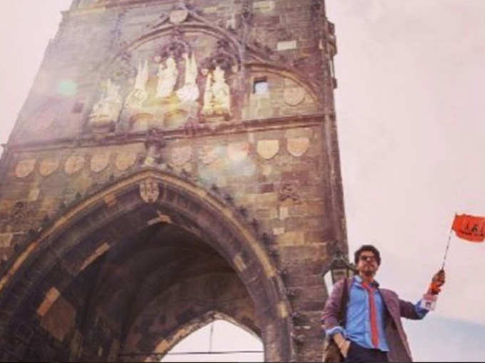 देखें: शाहरुख की फिल्म रिंग का फर्स्ट लुक