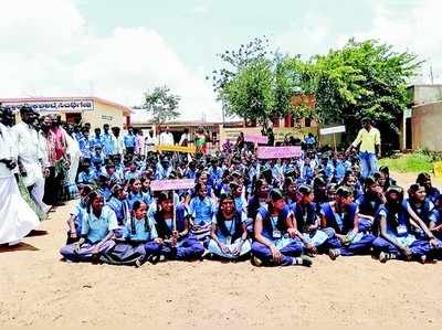 ಕಾಯಂ ಶಿಕ್ಷಕರಿಗಾಗಿ ಧರಣಿ