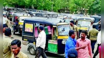 ಟಂಟಂ ವಾಹನ ಚಾಲಕರಿಂದ ಪ್ರತಿಭಟನೆ ....