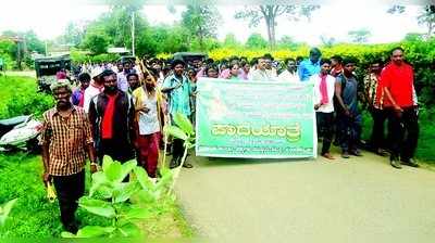 ಅದಿವಾಸಿಗಳ ಕಾಲ್ನಡಿಗೆ ಜಾಥಾ