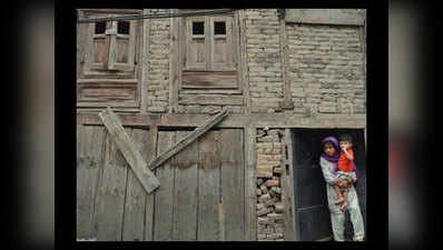 घाटी में हिंसा और तनाव: कश्मीरियों के खून ही नहीं, बह गए 6000 करोड़ रुपये भी