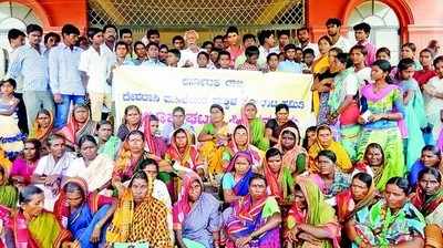 ಬೇಡಿಕೆ ಈಡೇರಿಕೆಗೆ ಆಗ್ರಹಿಸಿ ಪ್ರತಿಭಟನೆ