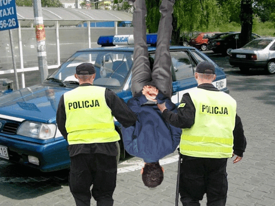 पुलिस वालों की ये तस्वीरें देख कौन न हंस दे! - funny police pictures viral on the internet and social media! - Navbharat Times पुलिस वालों की ये तस्वीरें देख कौन न हंस दे! - funny police pictures viral on the internet and social media! - Navbharat Times