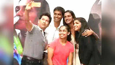 Watch: Sachin clicks selfie with Rio champions 