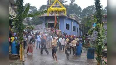 ರಂಜಿಸಿದ ಮೊಸರು ಕುಡಿಕೆ ಒಡೆಯುವ ಸ್ಪರ್ಧೆ