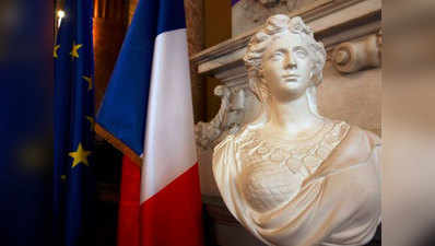 फ्रांसीसी पीएम बोले, बुर्कीनी से ज्यादा खुले ब्रेस्ट फ्रांस का प्रतिनिधित्व करते हैं