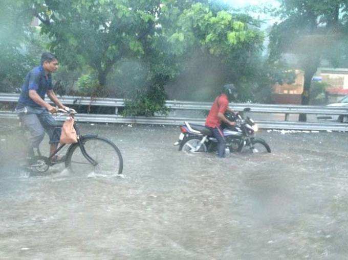 देखिए भारी बारिश से कैसे बेहाल हुई दिल्ली