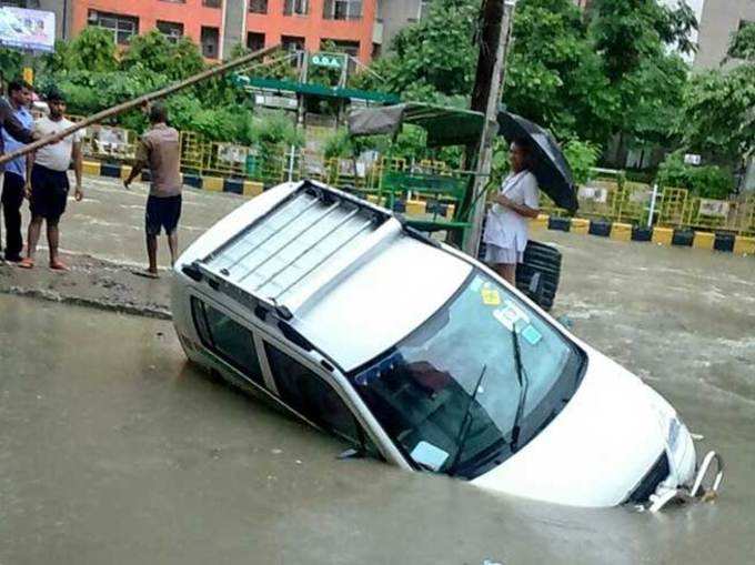 देखिए भारी बारिश से कैसे बेहाल हुई दिल्ली