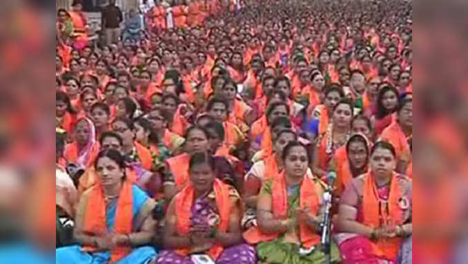 21,000 women together chant Ganesha aarti in Pune 