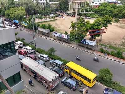 బంజారాహిల్స్ రోడ్ నెం 3ను దిగ్భందించిన స్టూడెంట్స్