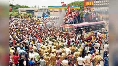 ತಮಿಳುನಾಡಿಗೆ ನೀರು ವಿರೋಧಿಸಿ ಮುಂದುವರಿದ ಪ್ರತಿಭಟನೆ