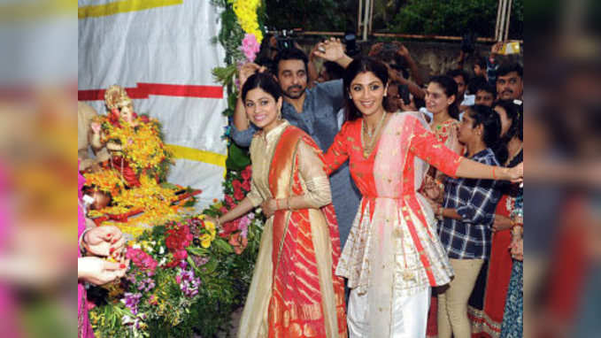 Bollywood stars bid adieu to Ganpati Bappa 