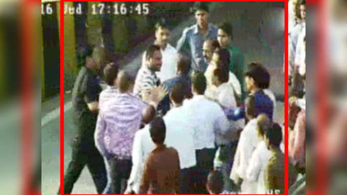 Caught on CCTV: Mob hooliganism at Aligarh toll plaza 
