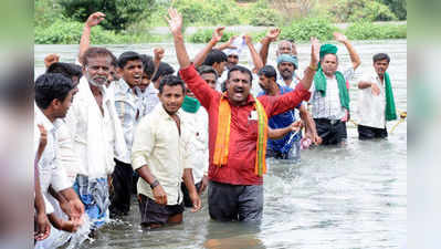 ಕಾವೇರಿ ಹೋರಾಟದಲ್ಲಿ ಪ್ರತಾಪ್ ಸಿಂಹ: ಪ್ರತಿಭಟನಾಕಾರರ ತರಾಟೆ