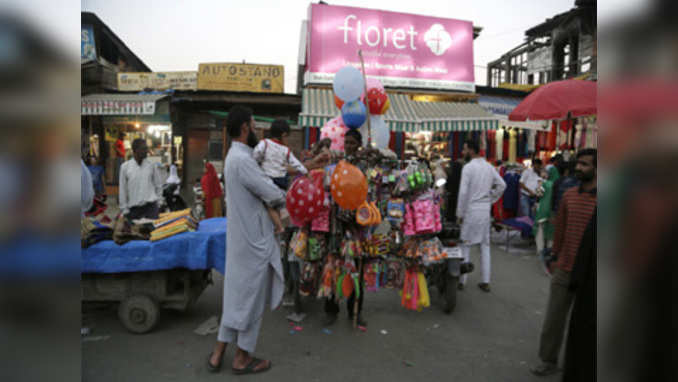 People throng markets as curfew lifted from all parts of Kashmir 