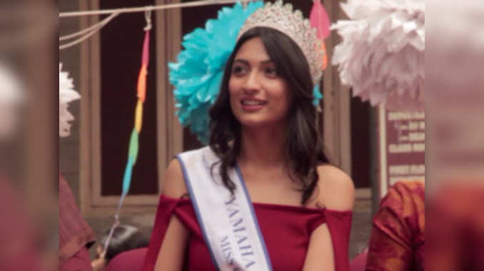 मिस इंडिया यूनिवर्स रोशमिथा हरिमूर्ति गई अपने कॉलेज में 