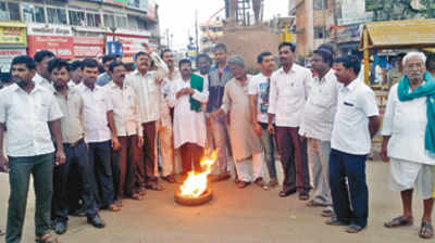 ಸುಪ್ರೀಂ ಕೋರ್ಟ್‌ ತೀರ್ಪು ಖಮಡಿಸಿ ಪ್ರತಿಭಟನೆ