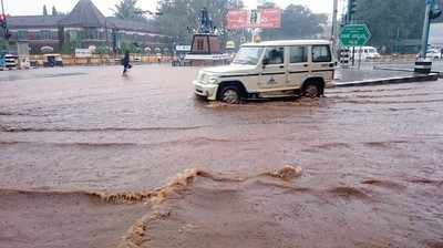 ರಾಜ್ಯದ ಹಲವೆಡೆ ಮಳೆ ಅಬ್ಬರ, ಜನರು ತತ್ತರ