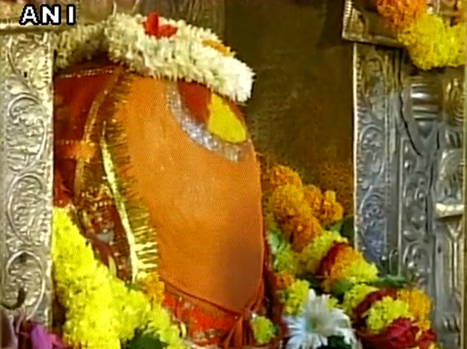 नवरात्रि का पहला दिनः ऐसे हुआ मां दुर्गा का श्रृंगार
