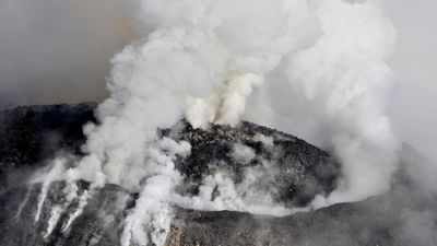 மெக்சிகோவில் எரிமலை வெடிப்பு: நூற்றுக்கணக்கானோர் வெளியேற்றம்