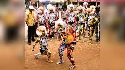 ಕರಾವಳಿಯಲ್ಲಿ ಮೆರೆದಿದೆ ಮಾರ್ನೆಮಿ ವೇಷ