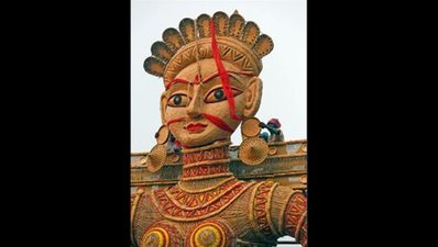 जूट से बनाई देवी की 45 फुट ऊंची प्रतिमा