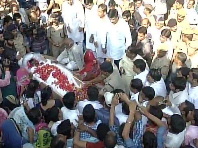 बारामूला में शहीद हुए BSF जवान को इटावा में दी गई अंतिम विदाई