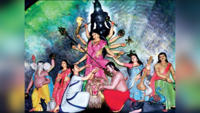 दुर्गा पूजा में मुख्यमंत्री ममता बनर्जी की भी प्रतिमा