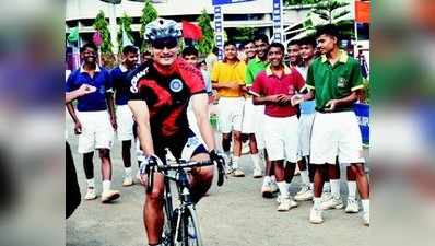 ಸೈಕಲ್‌ ಜಾಥಾ ಆರಂಭಿಸಿದ ಸೈನಿಕ ಶಾಲೆ ಪ್ರಾಚಾರ್ಯ