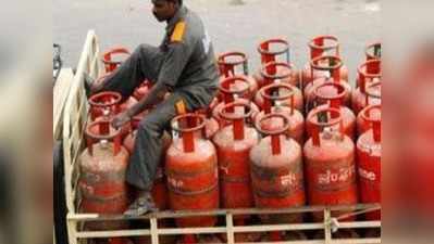 LPG सब्सिडी के लिए जरूरी हुआ आधार कार्ड, 30 नवंबर तक का मिला वक्त