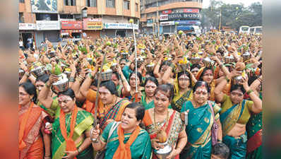 ದುರ್ಗಾಮಾತಾ ದೌಡ್‌ದಲ್ಲಿ ಖಡ್ಗ ಹಿಡಿದ ಮಹಿಳೆಯರು