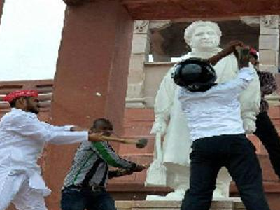 मायावती की मूर्ति तोड़ना राजद्रोह नहींः कोर्ट