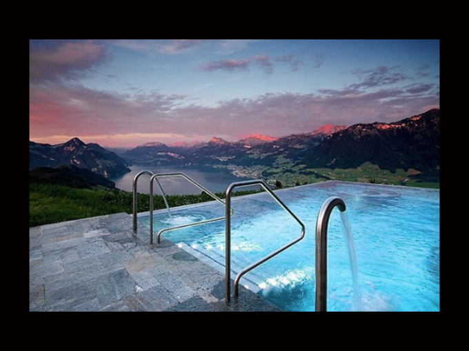 स्विट्जरलैंड का यह पूल बहुत कूल है