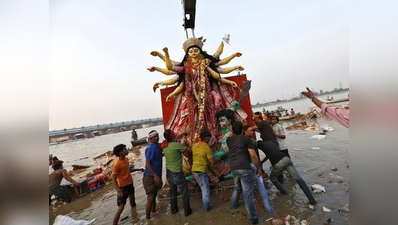 नवरात्रि के बाद सैकड़ों मूर्तियां यमुना में विसर्जित, प्रदूषण की होगी जांच