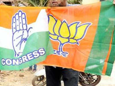 भ्रष्टाचार के खिलाफ बीजेपी-कांग्रेस के पार्षदों का संयुक्त धरना
