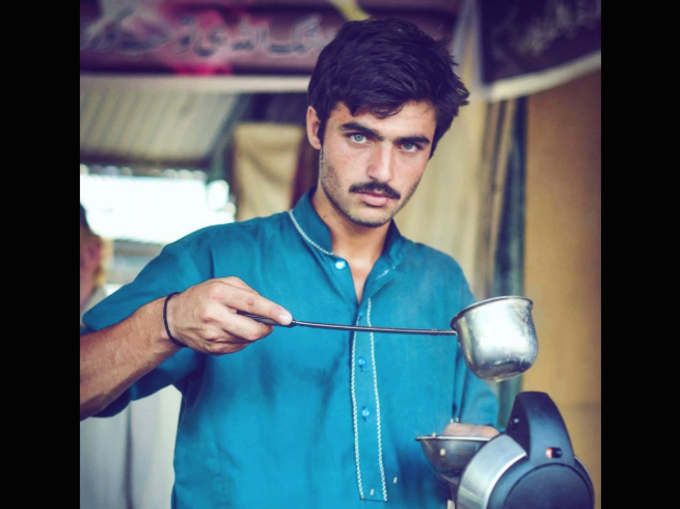 रोतों-रात स्टार बना यह पाकिस्तानी चाय वाला!