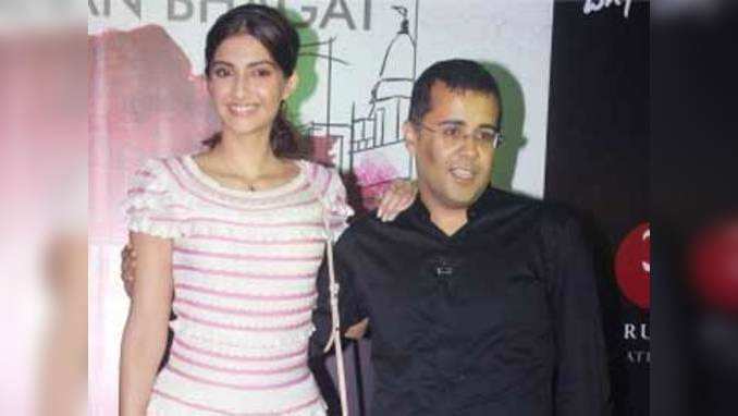 Chetan Bhagat takes a dig at Sonam Kapoor 